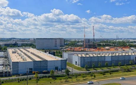 Supply Chain Vulnerabilities Threaten the AI Investment Landscape Amid Global Crises